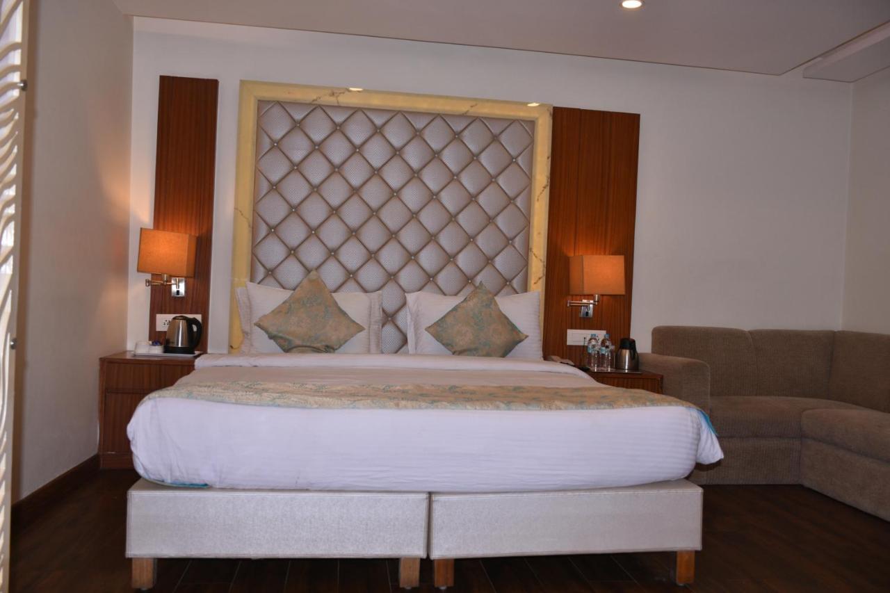 Hotel Meadows Varanasi Luaran gambar